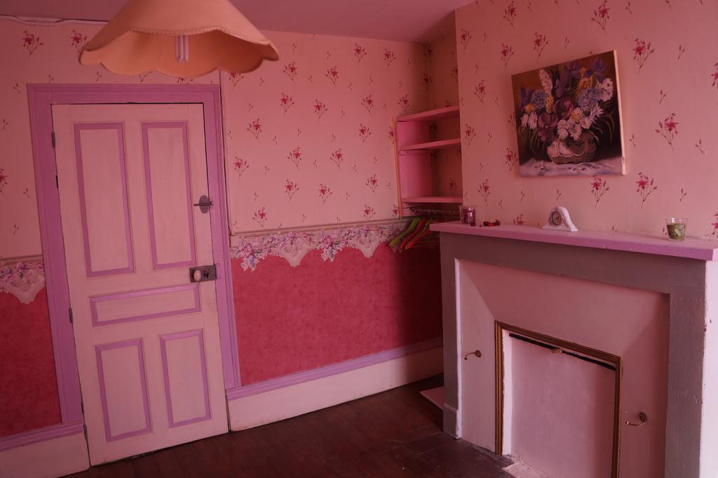 La Grille Fleurie, Chambres D'Hote Chez L'Habitant Arthonnay Exteriör bild